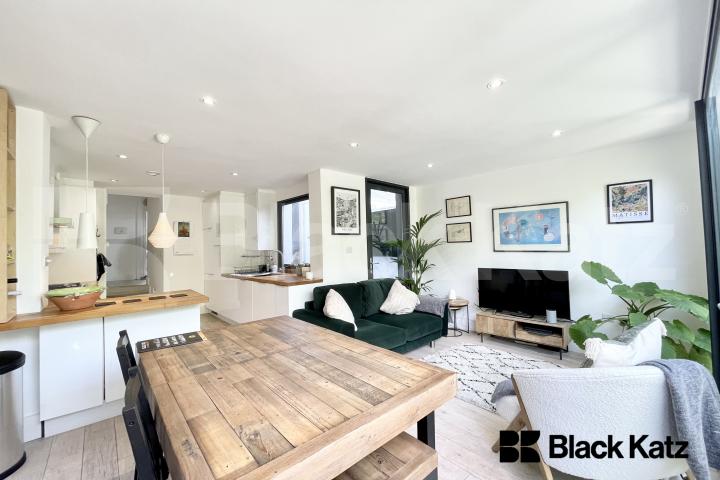 Beautiful garden flat marrying period charm with contemporary living Gowrie Road , Clapham Junction 